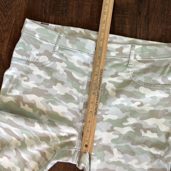 Time and Tru High Rise Stretch Fitted Gray Camo Jegging Size XXL (20) - Picture 8 of 12